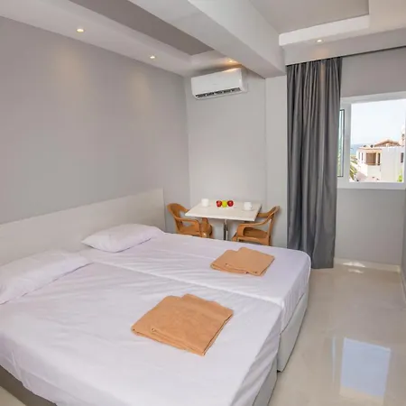 Marisa Napa Suites 圣纳帕